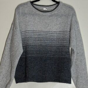 Elegant Gray Women's Crew Neck Sweater